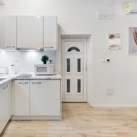 Modern New & Βουδαπέστη