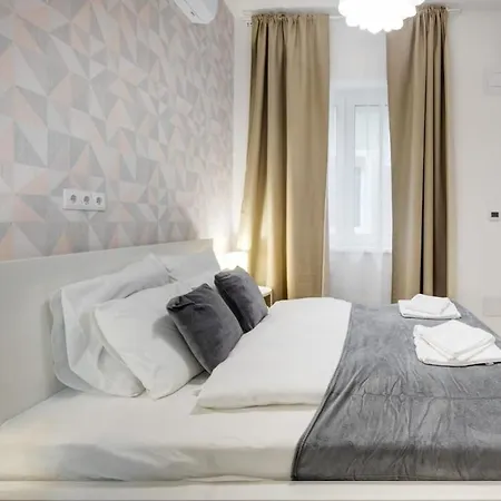 Modern New & * Budapešť