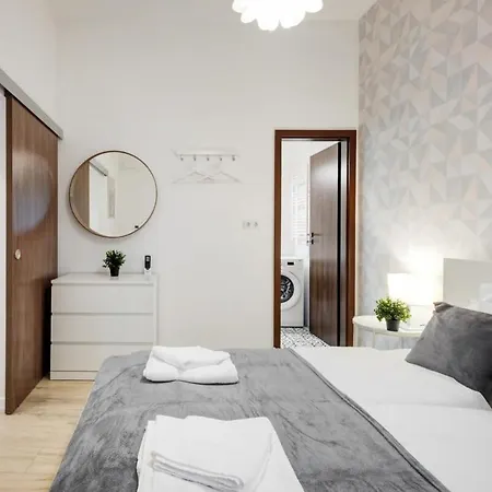 Modern New & * Budapest