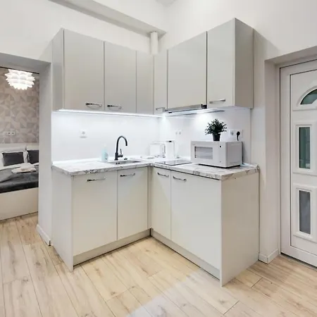 Modern New & * Budapeşte