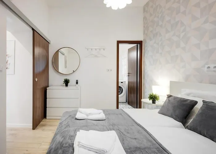 Modern New & * Budapest